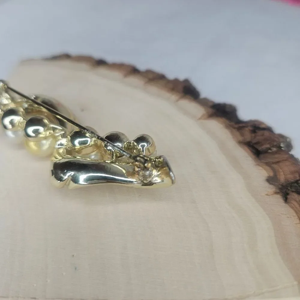 Lisner Vintage Faux Pearl and Rhinestone Gold Wave Brooch 1970s GUC 3